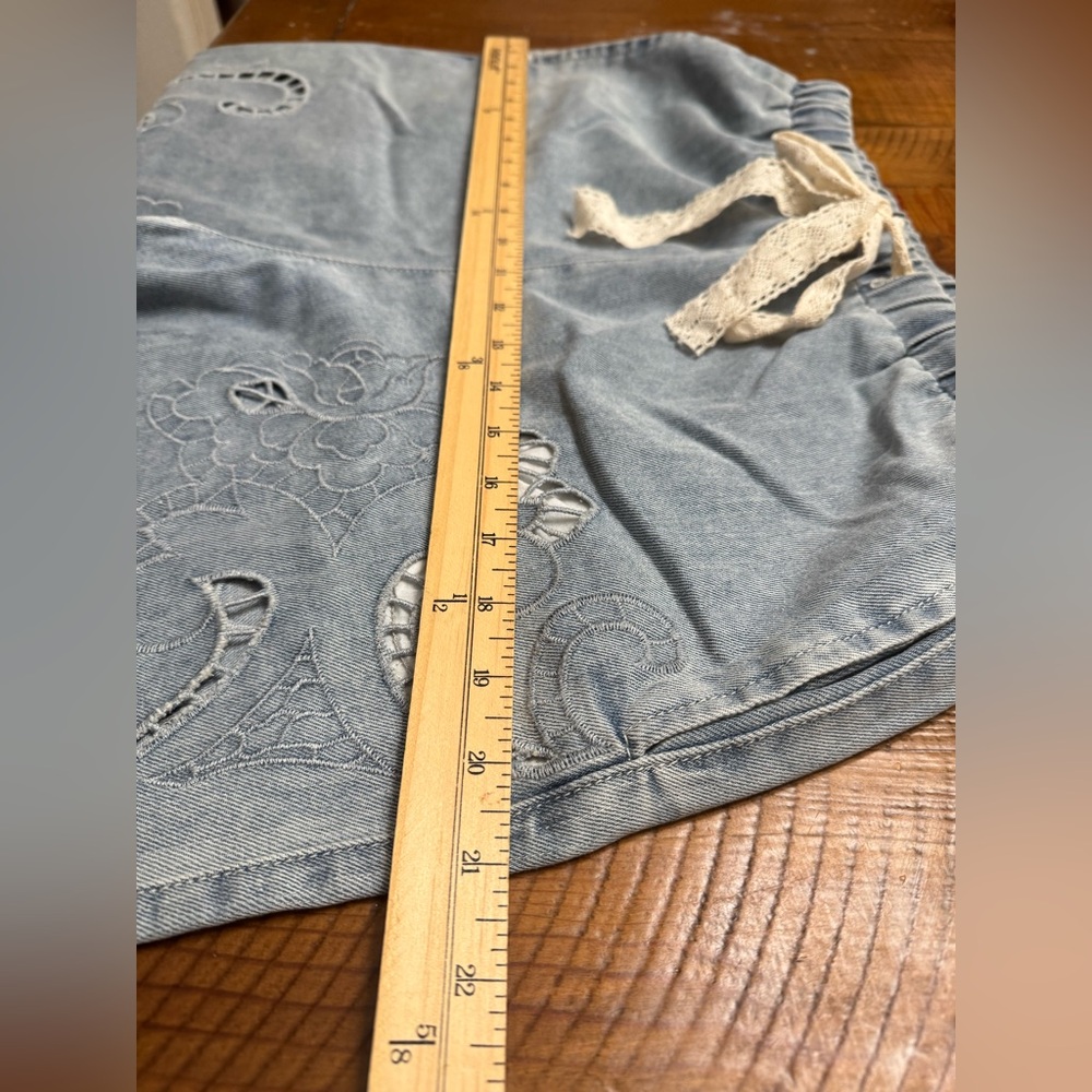 POL Light-Blue Wide Leg Laser-Cut Denim Jeans with Drawstring - Picture 11 of 11